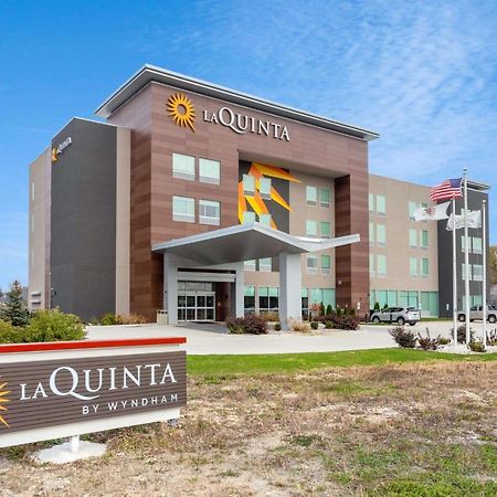 La Quinta Inn & Suites By Wyndham Shorewood ภายนอก รูปภาพ