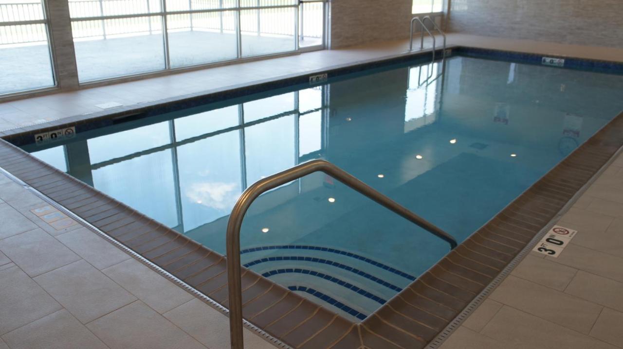 La Quinta Inn & Suites By Wyndham Shorewood ภายนอก รูปภาพ