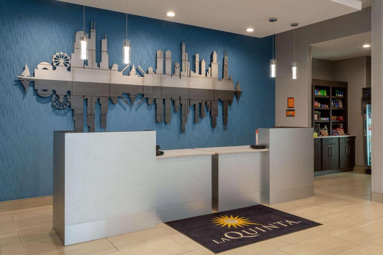 La Quinta Inn & Suites By Wyndham Shorewood ภายนอก รูปภาพ
