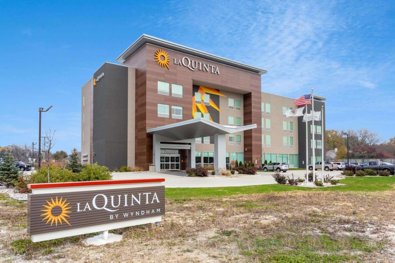 La Quinta Inn & Suites By Wyndham Shorewood ภายนอก รูปภาพ