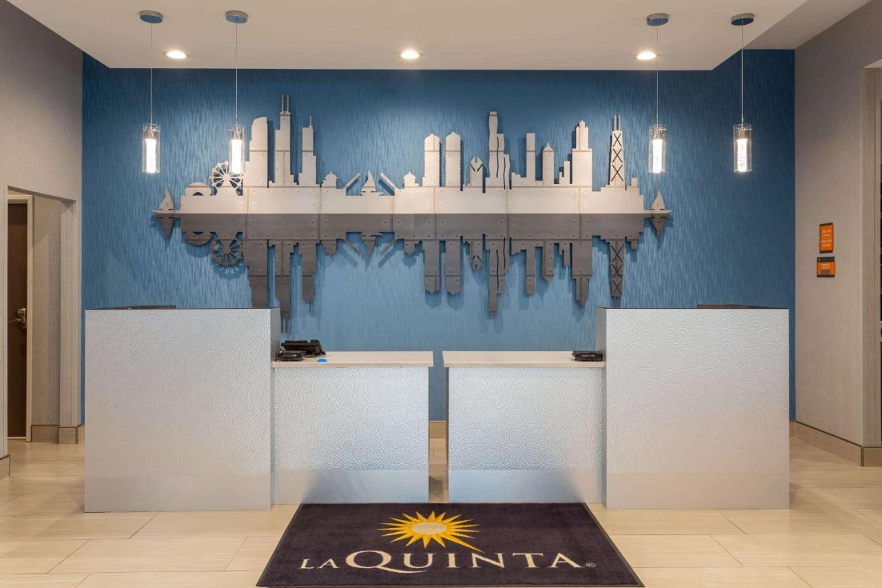 La Quinta Inn & Suites By Wyndham Shorewood ภายนอก รูปภาพ
