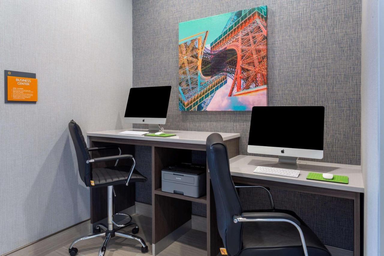 La Quinta Inn & Suites By Wyndham Shorewood ภายนอก รูปภาพ