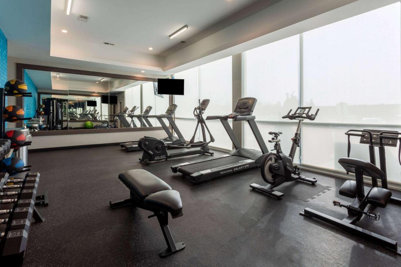 La Quinta Inn & Suites By Wyndham Shorewood ภายนอก รูปภาพ